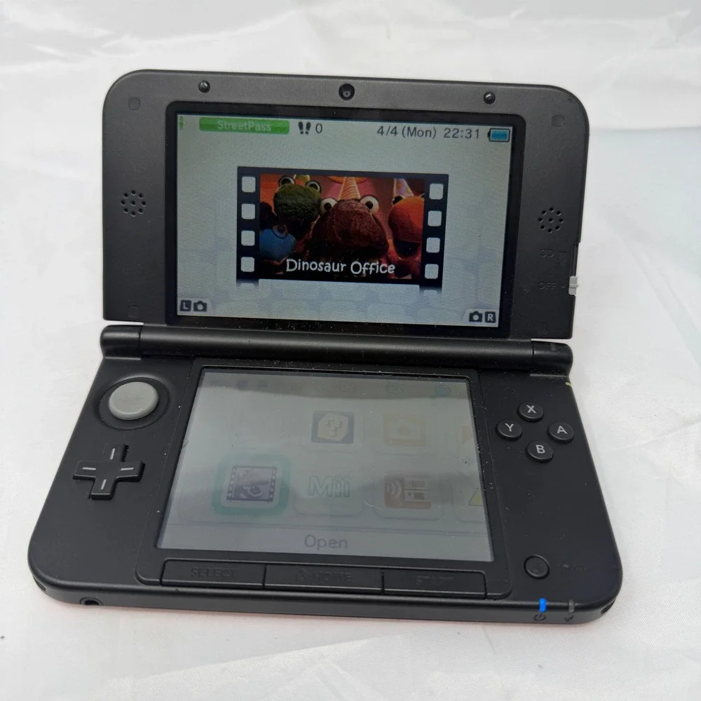 Nintendo 3DS XL Red Black Console Bundle SPR-001 Charger 4GB SD Hello Kitty Case